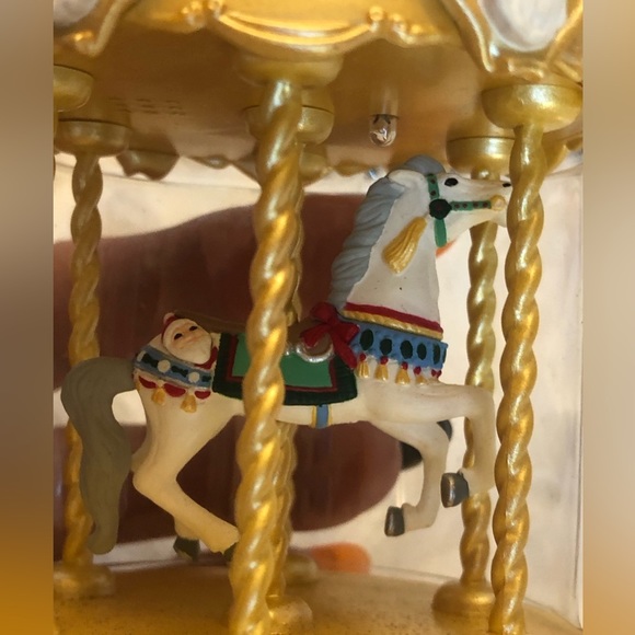Hallmark Keepsake Ornament Magic Collectors Series Carousel Horse Light Music - Picture 5 of 6